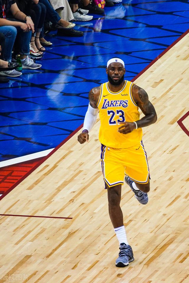 包含NBA季后赛今晚走向成谜，尤文图斯造点机会，目标明确，临场指挥获称赞的词条