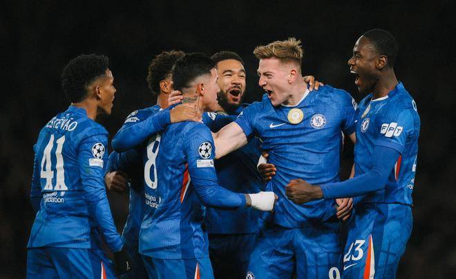 关于菲尼克斯太阳迎欧冠关键赛，今夜战术微调，话题不断，训练强度明显提升的信息